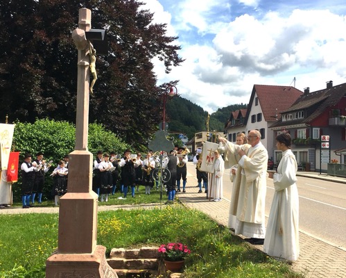 2024-07-08 AKTUELLES Segnung Feldkreuz Heiliggarten